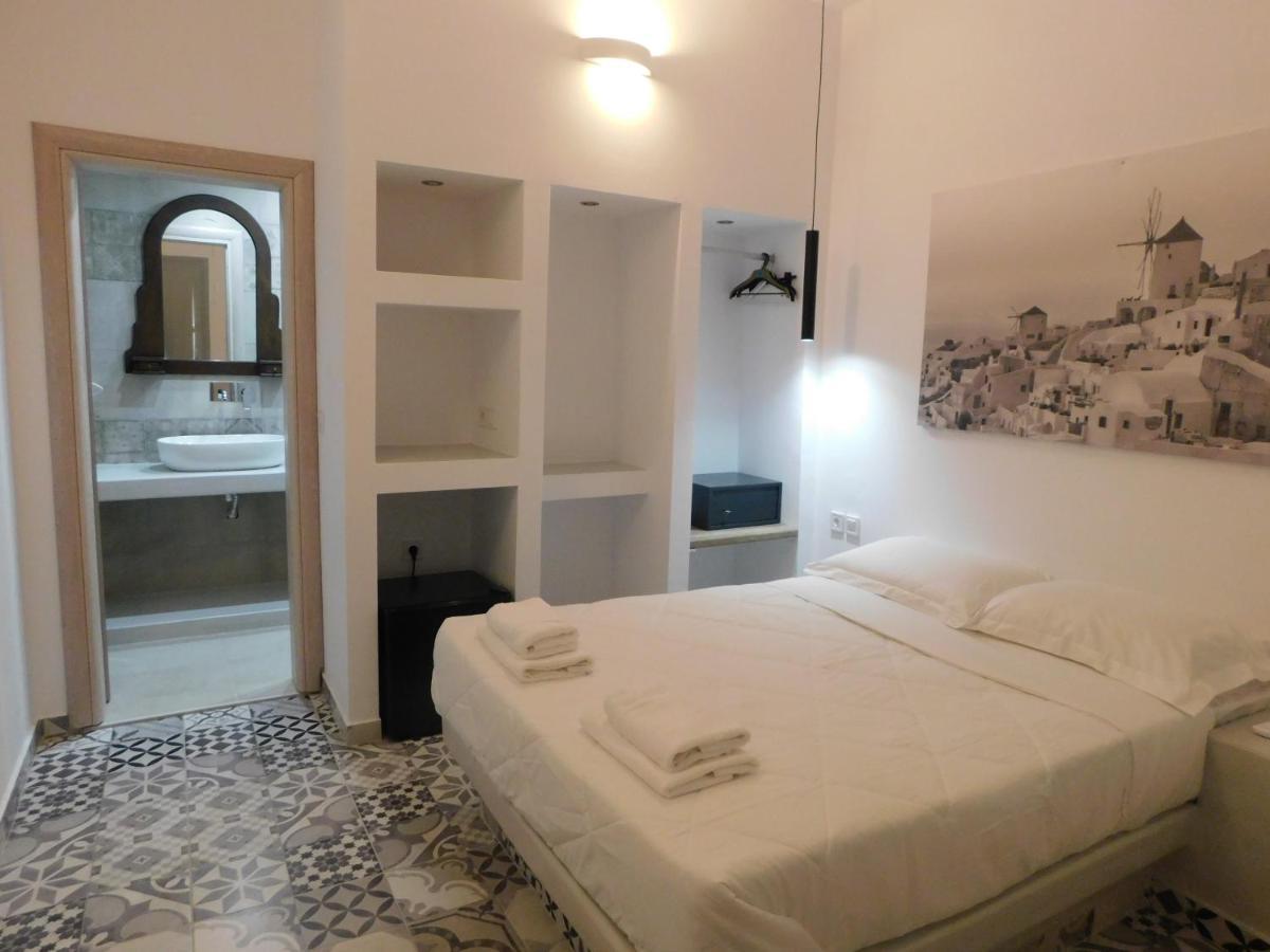 Fira Capital Rooms Exterior photo